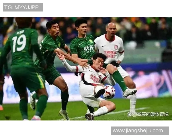 中超焦点战：巴黎圣日耳曼平本菲卡意外引发全场热议