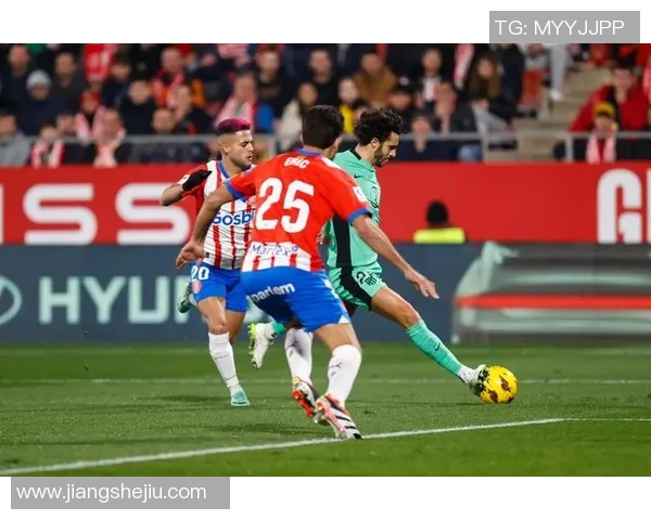 英超精彩对决里昂大胜马竞帽子戏法点燃全场激情 英超精彩对决里昂大胜马竞帽子戏法点燃全场激情